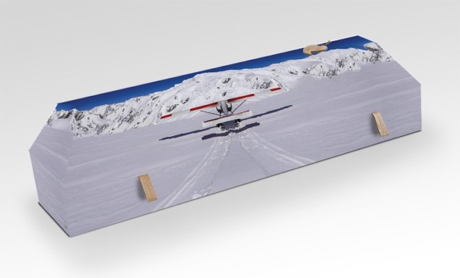 cercueil-en-carton-avion-montagne